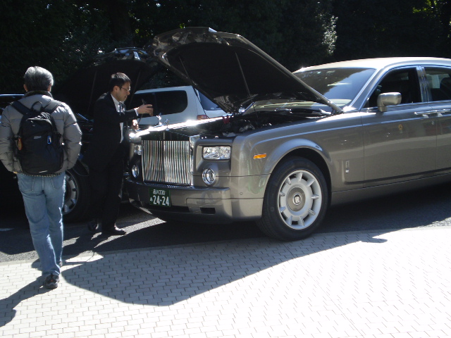 たらしくロールスロイスが